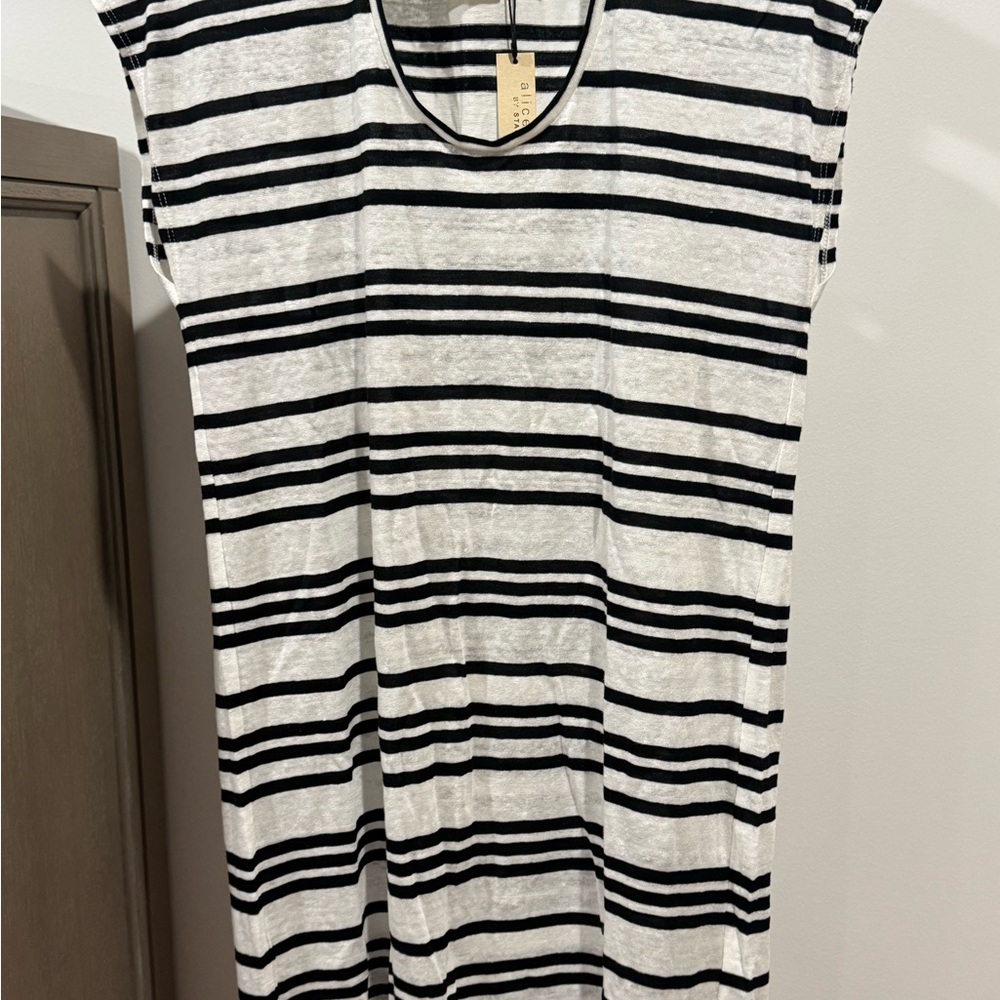 NWT Alice+ Olivia Striped Black and White Sleeveless Top Tshirt dress. MRSP 195